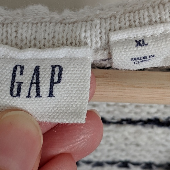 GAP Hooded Knit Sweater - Picture 4 of 4